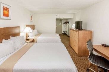 هتل Days Inn By Wyndham Biloxi Beach
