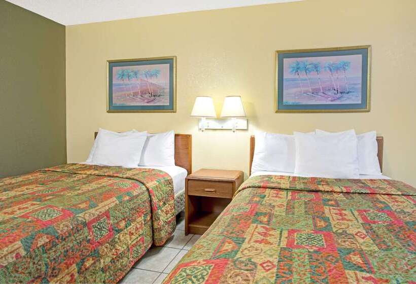 בית מלון כפרי Days Inn By Wyndham Cocoa Cruiseport West At I95/524