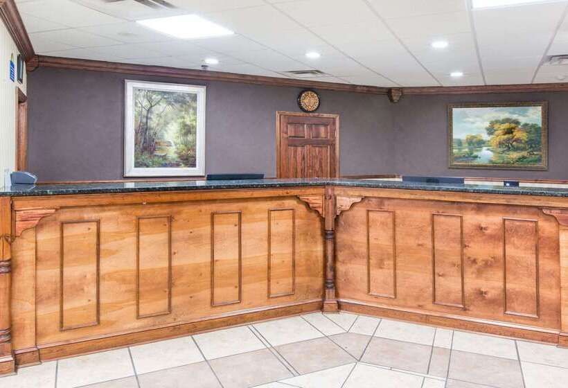 هتل Days Inn By Wyndham Columbus North Fort Moore