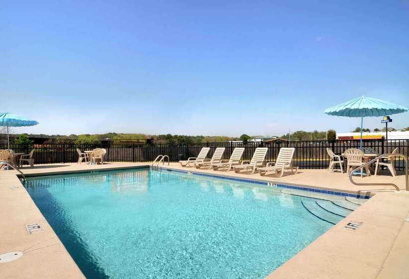 هتل Days Inn By Wyndham Columbus North Fort Moore
