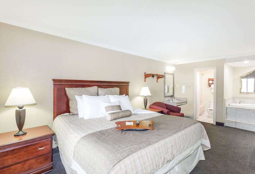 هتل Days Inn By Wyndham Destin