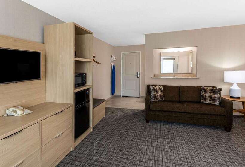 هتل Days Inn & Suites By Wyndham Duluth By The Mall