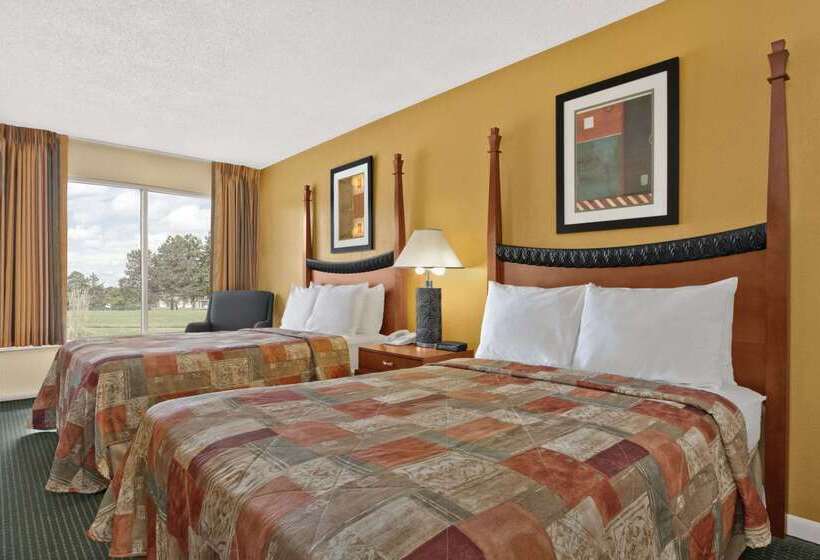 Отель Days Inn By Wyndham Emporia