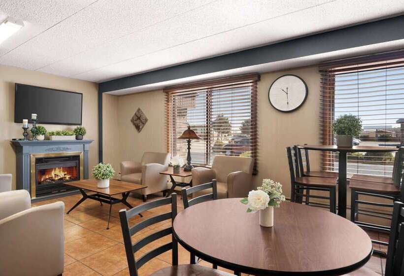 هتل Days Inn By Wyndham Fort Collins