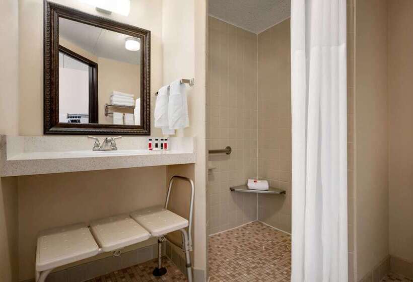 هتل Days Inn By Wyndham Fort Collins
