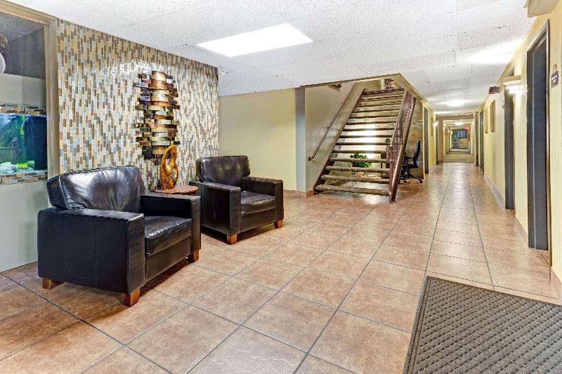 هتل Days Inn By Wyndham Fort Collins