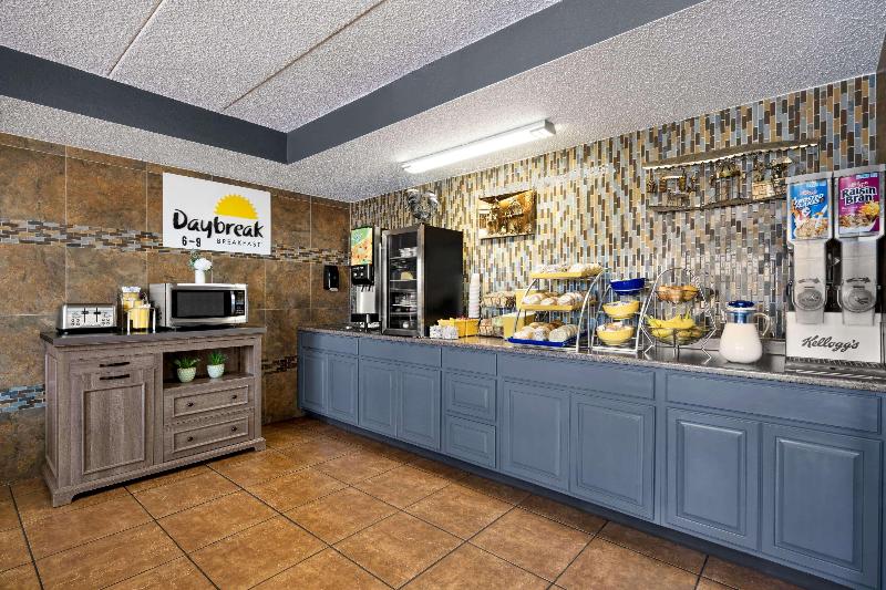 هتل Days Inn By Wyndham Fort Collins