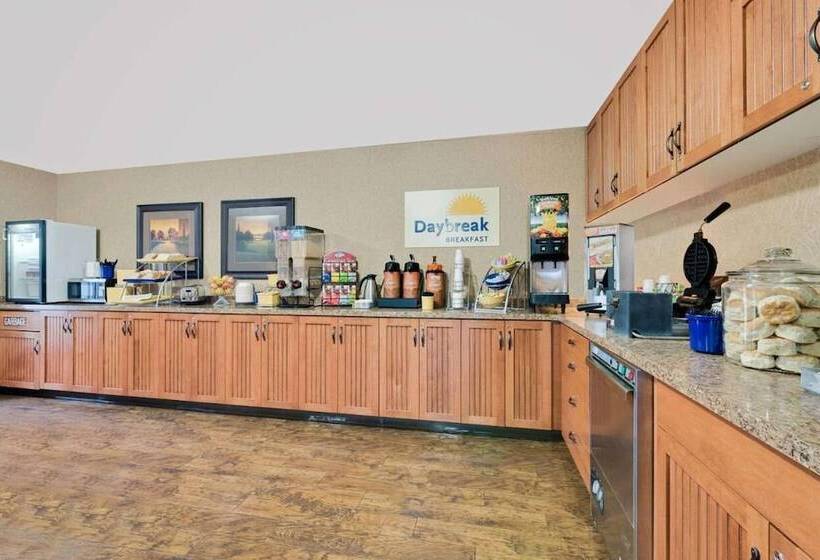 בית מלון כפרי Days Inn By Wyndham International Falls