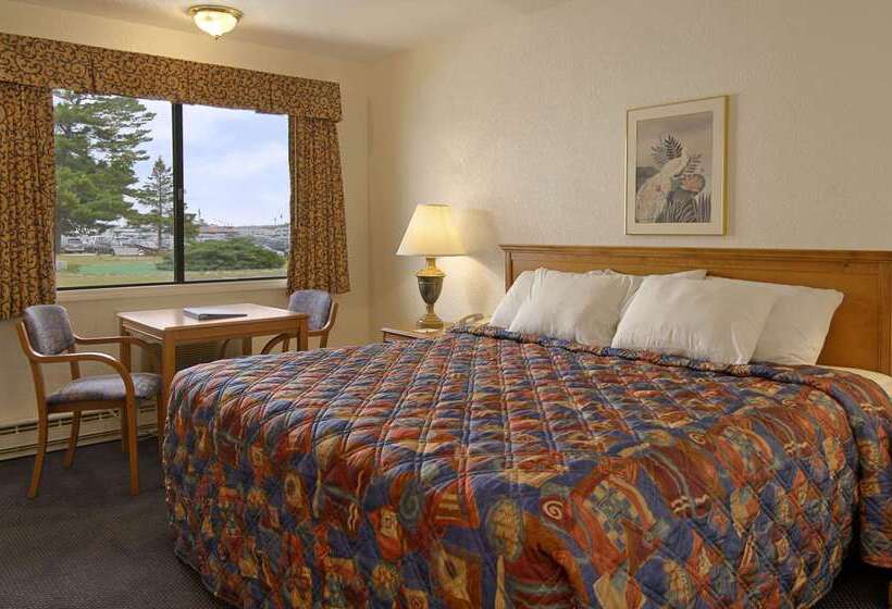 هتل Days Inn By Wyndham Mackinaw City  Lakeview