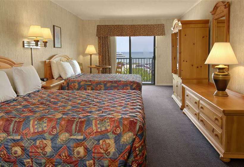 هتل Days Inn By Wyndham Mackinaw City  Lakeview