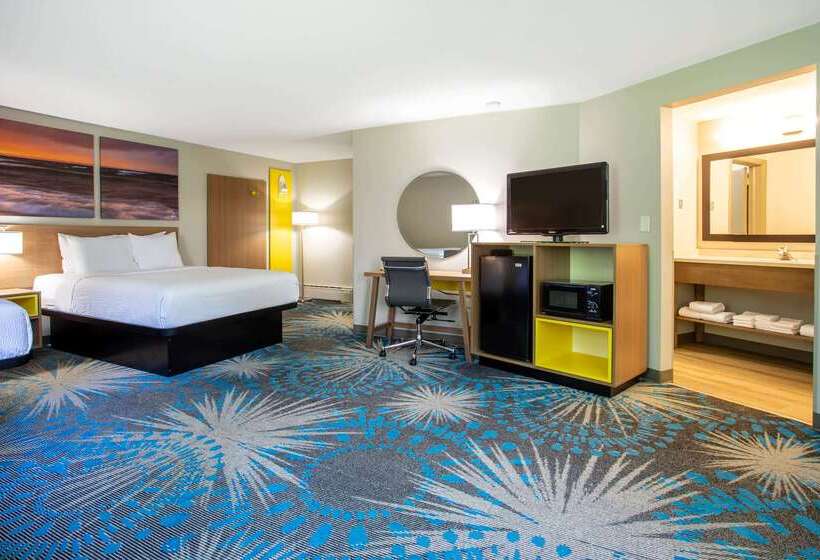 هتل Days Inn By Wyndham Marquette
