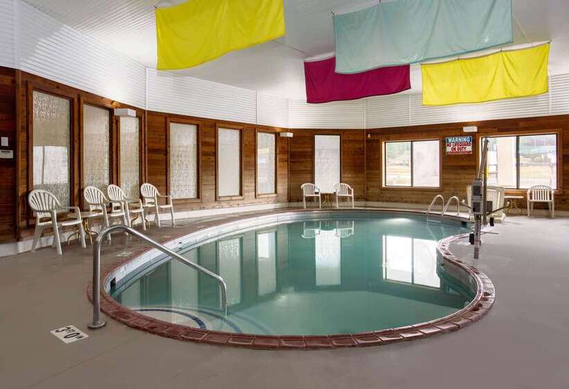هتل Days Inn By Wyndham Marquette