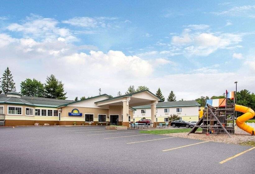 هتل Days Inn By Wyndham Marquette