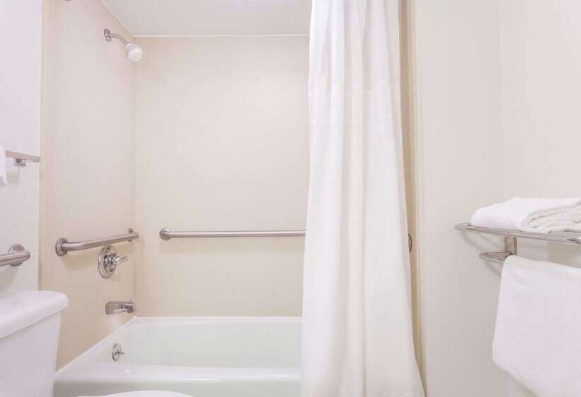 בית מלון כפרי Days Inn By Wyndham Owensboro