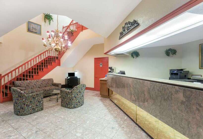 هتل Days Inn By Wyndham Savannah Airport