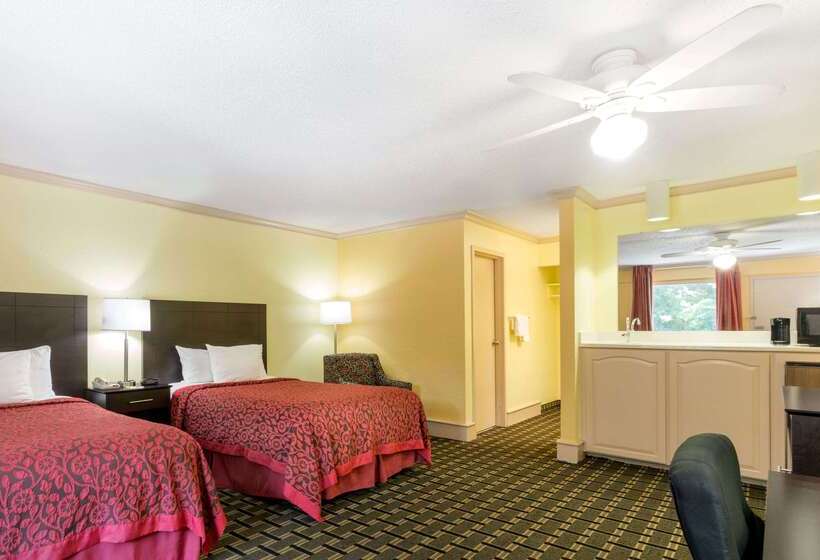 هتل Days Inn By Wyndham Savannah Airport