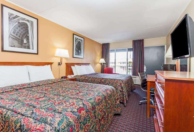Отель Days Inn By Wyndham Seymour