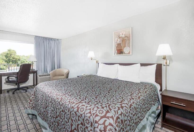 هتل Days Inn By Wyndham St Clairsville