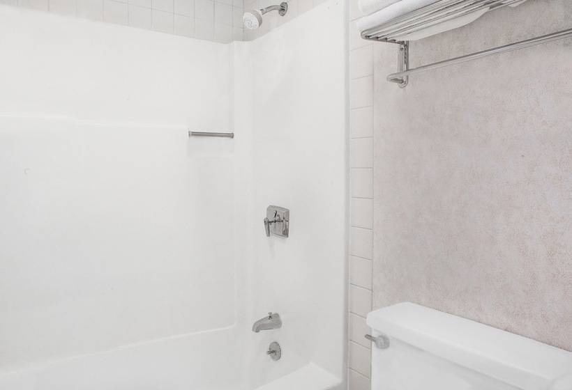 בית מלון כפרי Days Inn By Wyndham Wilkes Barre