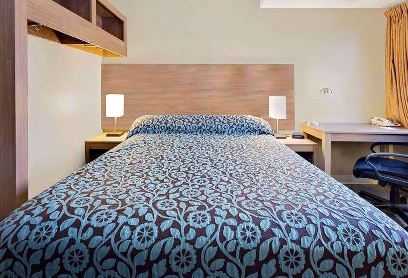 هتل Days Inn By Wyndham Winona