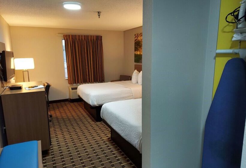 هتل Days Inn & Suites By Wyndham Huntsville Space Center