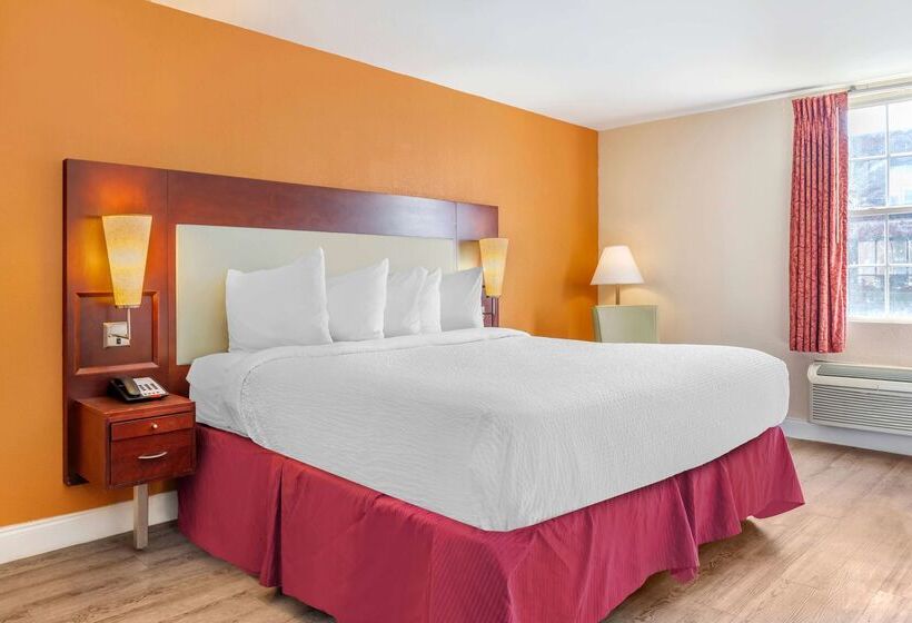 هتل Days Inn & Suites By Wyndham Rocky Mount Golden East