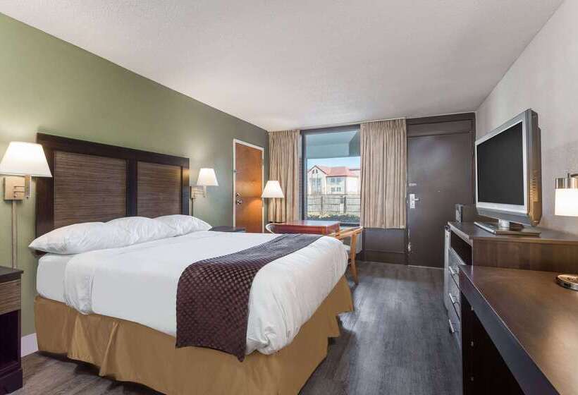 هتل Days Inn & Suites By Wyndham Rocky Mount Golden East