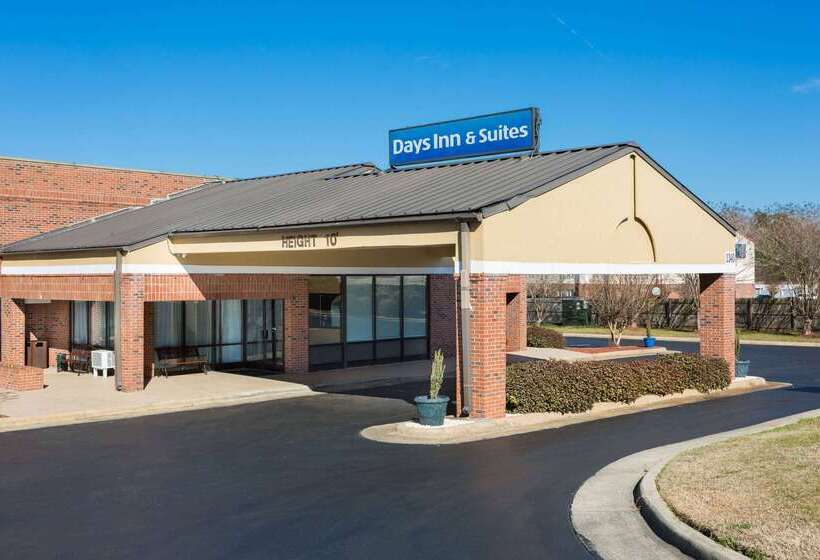 هتل Days Inn & Suites By Wyndham Rocky Mount Golden East