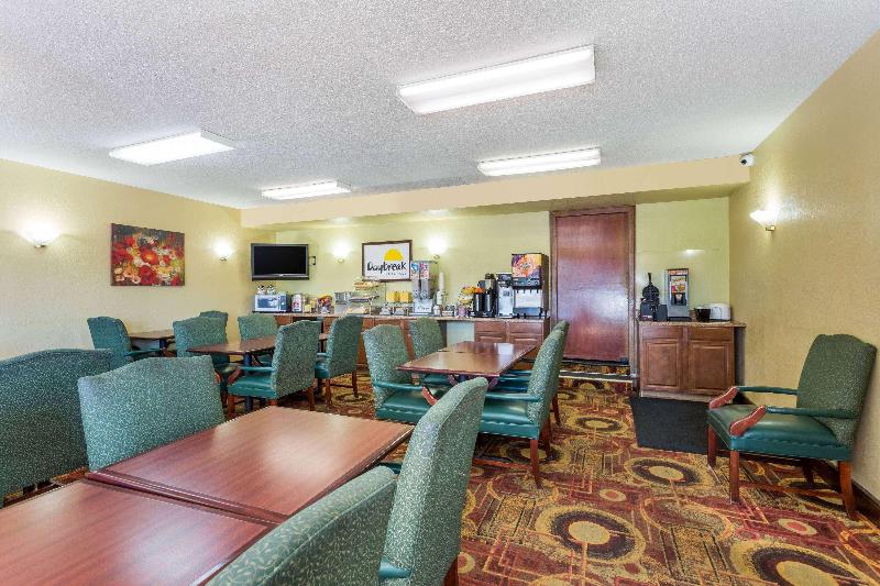 Hotel Days Inn & Suites By Wyndham Rocky Mount Golden East