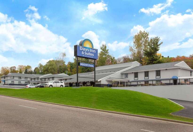 هتل Days Inn & Suites By Wyndham Wisconsin Dells