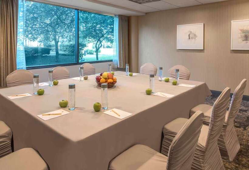 هتل Doubletree By Hilton Chicago Schaumburg