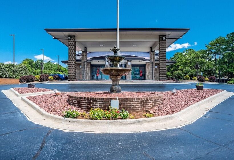 هتل Econo Lodge Inn & Suites University