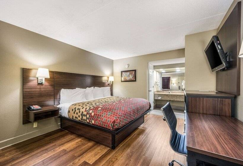هتل Econo Lodge Inn & Suites University