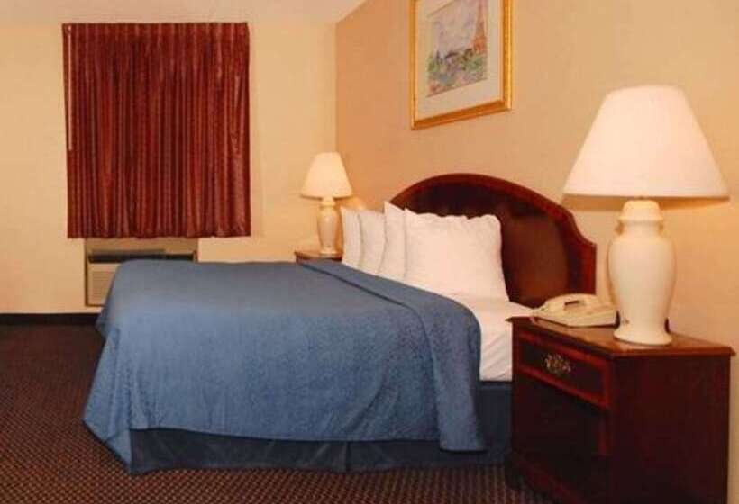 فندق Econo Lodge Inn & Suites