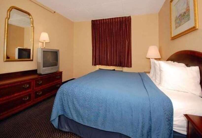 هتل Econo Lodge Inn & Suites