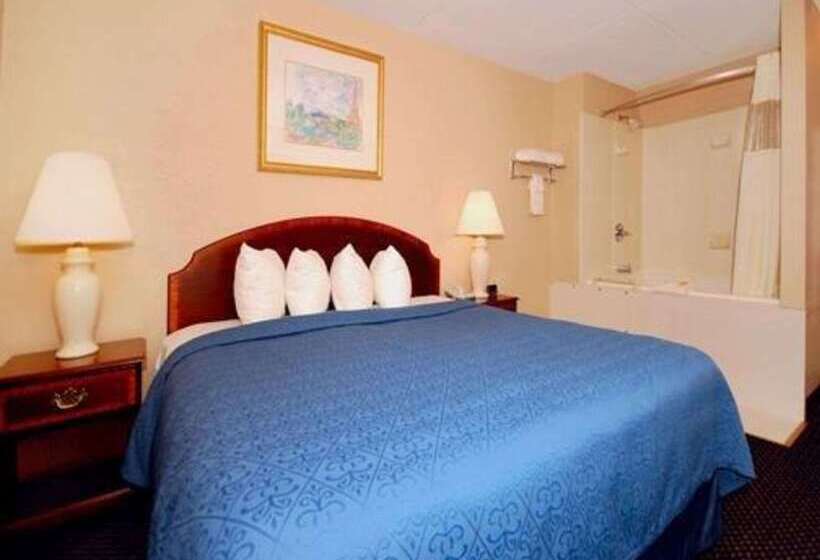 فندق Econo Lodge Inn & Suites