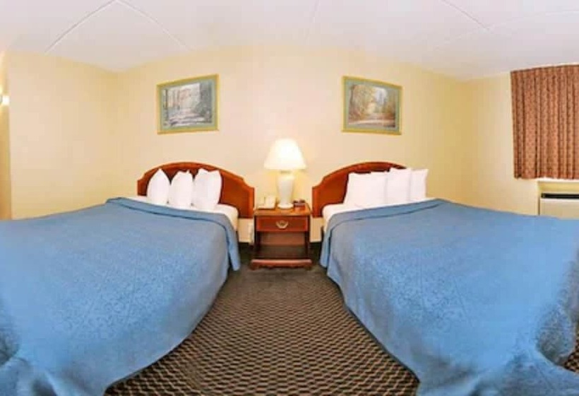 هتل Econo Lodge Inn & Suites