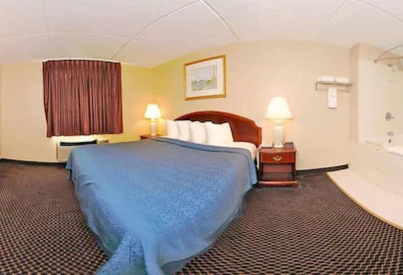 هتل Econo Lodge Inn & Suites