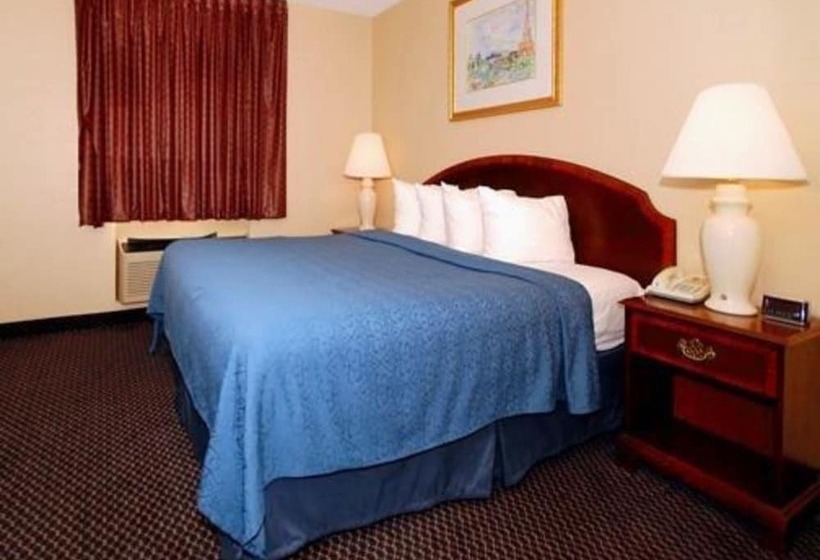 هتل Econo Lodge Inn & Suites