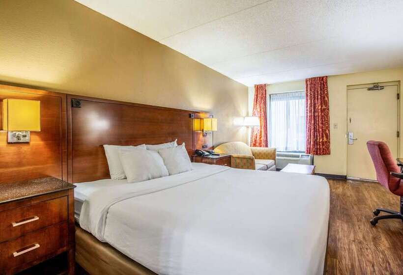 هتل Econo Lodge Naval Station Norfolk