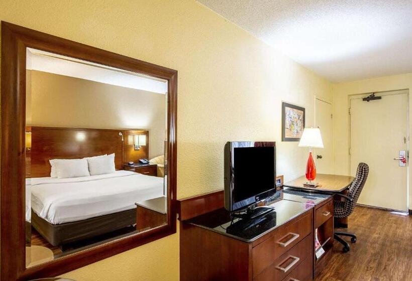 هتل Econo Lodge Naval Station Norfolk