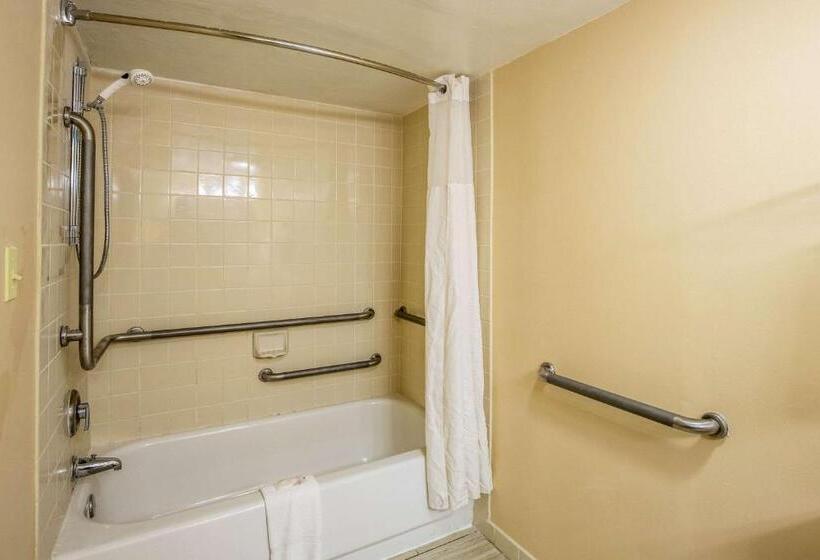 هتل Econo Lodge Naval Station Norfolk