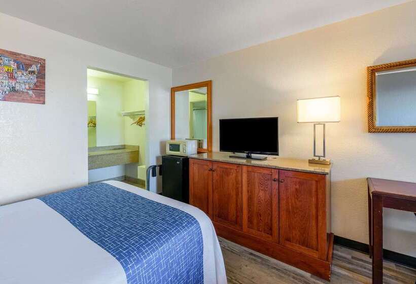 Отель Econo Lodge Phoenix North I17
