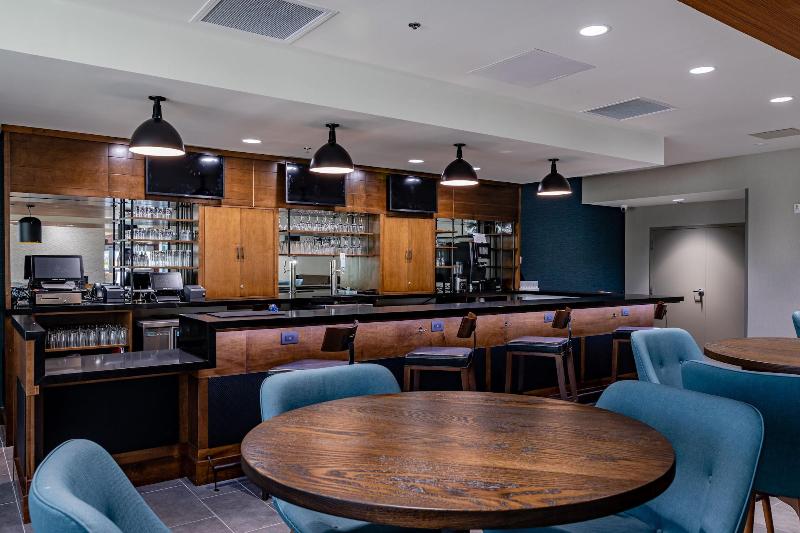 هتل Four Points By Sheraton Brunswick
