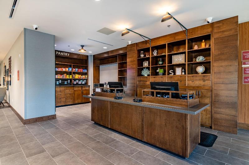 هتل Four Points By Sheraton Brunswick