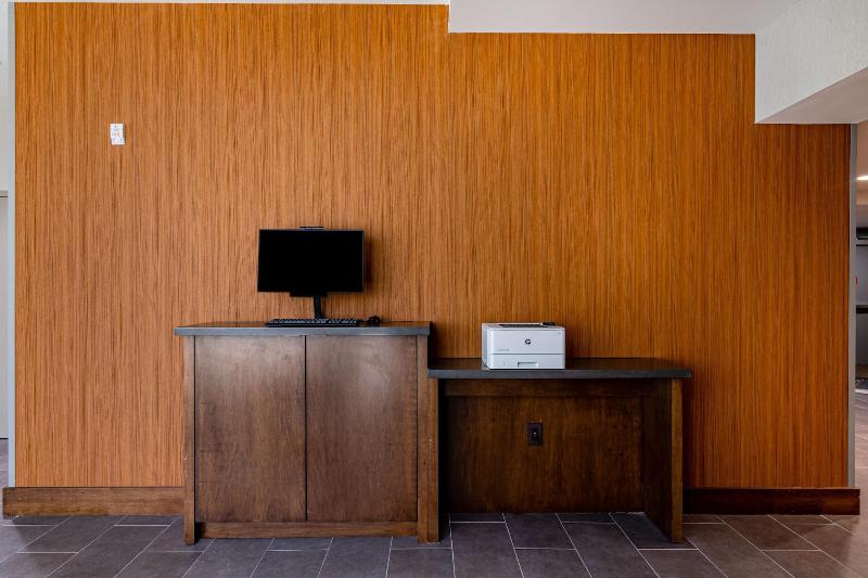 هتل Four Points By Sheraton Brunswick