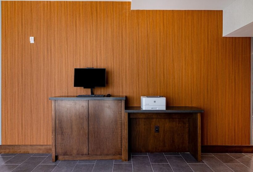 هتل Four Points By Sheraton Brunswick