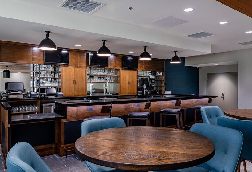 هتل Four Points By Sheraton Brunswick