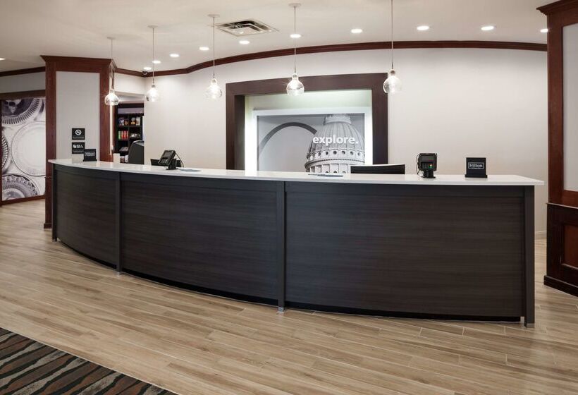 هتل Hampton Inn St. Louisdowntown