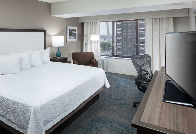 Отель Hampton Inn St. Louisdowntown